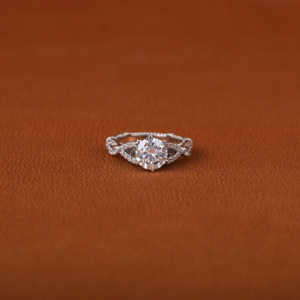 1.0 CT Lab Grown Diamond Bague de fiançailles 14KT Solid Gold Cluster Setting IGI Certified Elegant Cut Side Diamond Ring Gift for - Product Image 1