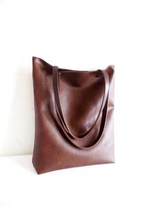Sac de bureau en cuir véritable pour femmes fourre-tout élégant et professionnel pour les affaires et les voyages disponible à la vente depuis l'Inde - Product Image 4