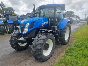 Tracteur agricole Offre Spéciale d'occasion neuf et tracteur Hollandd T7.235 à vendre - Product Image 2