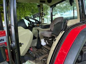 Découvrez des performances fiables du tracteur Massey Ferguson 4710 - Product Image 4