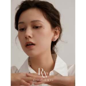 Orecchini a Perno con Nodo Delicato Placcati in Oro Bianco, Design Geometrico Trendy in Rame e Lega per Matrimoni, Feste e Regali - Product Image 2