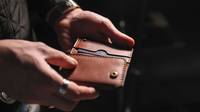Dompet Kulit Asli Unisex Lipat Tiga Anti Maling Vintage, Penutup Terbuka, Tempat Kartu Pendek, Warna Dapat Disesuaikan, Logo Dapat Disesuaikan