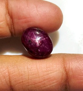 Pierre précieuse naturelle Rubis Étoilé, cabochon 13,05 carats, 13x10mm, rose, avec traitement de cirage/huile, pour la fabrication de bijoux, forme ovale, certifié tiers - Product Image 1
