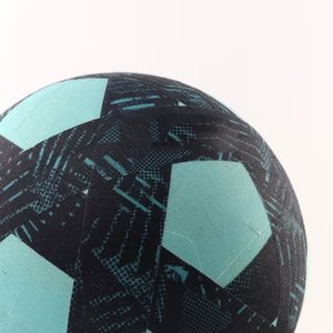 Ballon de football léger bleu de taille 5 pour jeunes footballeurs Texture au sol avec housse en tissu en cuir PVC et PU - Product Image 3