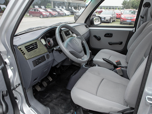 Camionnette diesel neuve Jinbei T30 de Chine, transmission automatique, conduite à gauche, sièges en cuir, barre de toit en alliage d'aluminium, R17 - Product Image 2