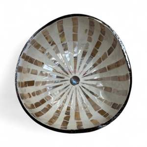 Cuenco de Coco con Incrustaciones de Nácar, Concha Natural Hecha a Mano para Servir Comida y Decoración de Mesa, de Vietnam - Product Image 3