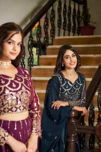 Lehenga choli ผ้าจอร์เจียสำหรับผู้หญิงชุดประจำชาติกึ่งเย็บสำหรับเทศกาลและโอกาสพิเศษ - Product Image 3