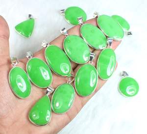 Vente en gros d'hémimorphite verte naturelle de style bohème pendentif en pierre précieuse collier de perles de cristal bijoux de charme pour la vente au détail - Product Image 4