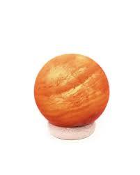 Elegante lámpara de esfera de sal del Himalaya tallada a mano con base de madera para el bienestar natural y la decoración romántica del hogar - Product Image 5