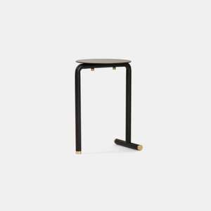 Silla de metal de estilo industrial con encanto rústico perfecta para comedores y cafeterías casuales o modernos - Product Image 1