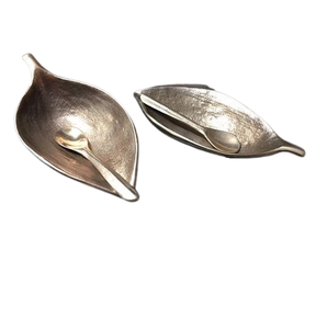 Accessoires de table de cuisine design feuille finie en argent fabriqués à la main bol à poivre salière serveur cave à sel et serveur en métal - Product Image 2