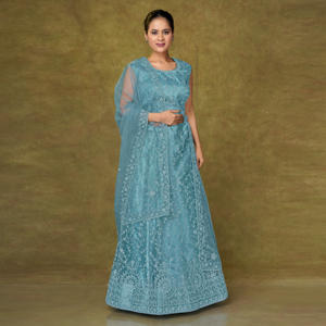 ชุดเลเฮนกาโชลีสำเร็จรูปสุดชิค พร้อมลายปักละเอียดอ่อนและผ้าคลุมไหล่พลิ้วไหว เหมาะสำหรับงานแต่งงานและงานเลี้ยง - Product Image 2