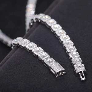 Pulsera de Cadena Cubana de Moissanita de Diseño en Plata de Ley 925 con Piedras VVS, Joyería de Lujo - Product Image 4