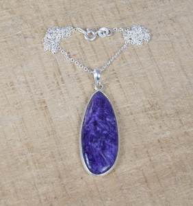 Collar con colgante de plata de ley y charoita púrpura, joyería minimalista con piedras preciosas, collar hecho a mano para mujer - Product Image 1