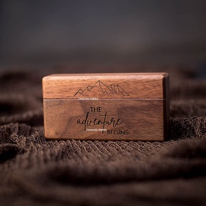 Caja de soporte de anillo doble de madera de mango para compromiso y propuesta Estuche de joyería de madera hecho a mano para 2 anillos - Product Image 2