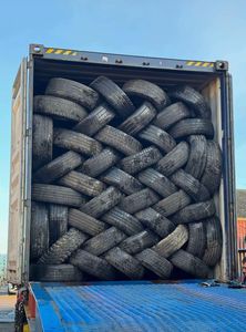 Pneus de camion lourds d'occasion, marque [Nom de la marque], modèle [Numéro de modèle], caoutchouc noir, bande de roulement à motifs, garantie 5 ans, Ankara - Product Image 6