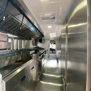 Remorque alimentaire multifonctionnelle entièrement équipée Bar et camion de restauration rapide mobiles personnalisés Restaurant mobile à l'état neuf - Product Image 5