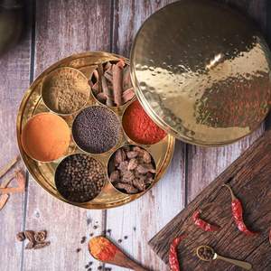 Molinillo de Especias y Nueces de Latón de Calidad Experta, Diseño Hermoso Hecho a Mano, con Toque Dorado, Apto para Lavavajillas, Duradero - Product Image 3