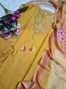 Golden Bloom-Kurta élégante ornée de moutarde pour femme, style de fête Bollywood traditionnel et tendance - Product Image 4