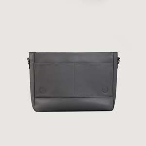 Bolso Mensajero de Cuero Carismatico Vintage Gris con Logotipo Personalizado y Cadenas Geométricas para Primavera/Verano - Product Image 4