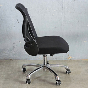 Chaise de bureau ergonomique réglable en maille avec base pivotante et accoudoirs rabattables (design minimaliste, matériau en tissu, hauteur réglable) - Product Image 5