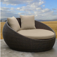 Lit de Jour en Rotin PE à Cadre en Aluminium au Design Moderne, Coussin en PU, Idéal pour Jardin, Hôtel, Salle de Bain, Cuisine, Salon, Chambre à Coucher - Vente Chaude
