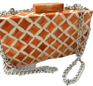 Bolso de Madera a Cuadros Blanco y Negro para Mujer con Cadena Dorada - Product Image 2