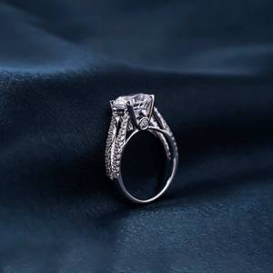 Bague de fiançailles en or blanc 14 carats de haute qualité coupe brillante Moissanite diamant tige fendue conception pour cadeaux fêtes anniversaires - Product Image 3