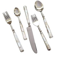Ensemble de couverts décoratifs modernes et élégants en acier inoxydable avec manche en résine – Vaisselle haut de gamme, compatible lave-vaisselle, écologique et durable pour les fêtes