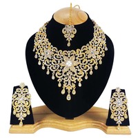 Parure de bijoux style vintage en laiton plaqué argent avec cristaux de zircon et motif floral, comprenant collier, boucles d'oreilles et coiffe, pour femme, idéale pour mariage et anniversaire