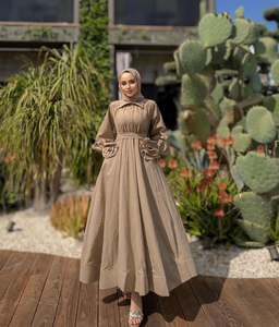 Vente en gros de nouveautés Abayas d'hiver à manches longues à la mode modeste col haut en mousseline de soie brodé Technics Opt ODM Supply - Product Image 6