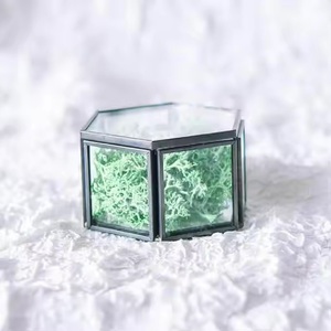 Boîte à bijoux vintage dorée en laiton et verre avec motif gravé, taille personnalisée, haute qualité, approvisionnement en gros pour la décoration de la maison et du bureau - Product Image 6