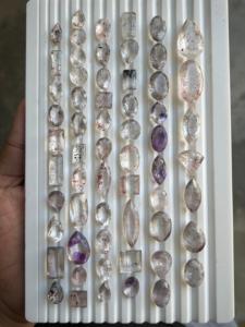 Cabochon de quartz Super Seven à facettes naturelles de qualité supérieure coupe lisse incroyable bijoux en vrac disponibilité OEM - Product Image 4