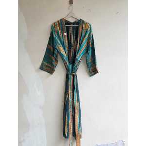 Robe longue en crêpe de soie style bohème avec poches - Kimono tie-dye pour festival, taille unique, vêtement d'intérieur écoresponsable - Product Image 3