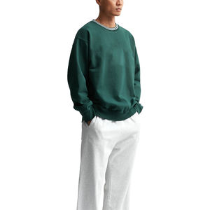 Vente en gros de sweat-shirt brodé en molleton de coton épais de coupe régulière à col rond 240gsm pour hommes - Product Image 5