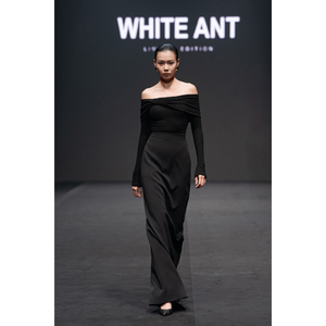 Body de manga larga con hombros descubiertos para mujer con detalle retorcido en el pecho CHACI WOOL LACY JACQUARD TWIST TOP - Product Image 1