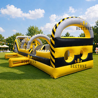 Grand parcours d'obstacles gonflable extérieur avec mur d'escalade et toboggan pour location commerciale et événements