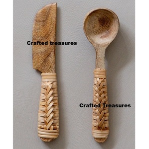 Juego de cucharas y cuchillos de madera natural de 2 piezas con diseño de ratán tejido en el mango Utensilios de cocina de calidad premium al mejor precio - Product Image 1