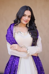 Vestidos Anarkali de tela Cosmos para bodas indias con espejos reales, bordados Zari, encaje y dupatta con tejido Butti. - Product Image 6