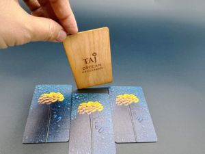 Carte RFID de clé d'hôtel en bois de bambou écologique de conception personnalisée - Product Image 4