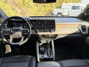 GM C Canyon 4WD Denali 2024 Usado en Buen Estado - Product Image 5