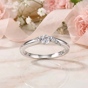 Jeulia Princess Cut Zircon Semicolon Engagement <b>Ring</b> with Bezel Set Side Accents - Product Image 4