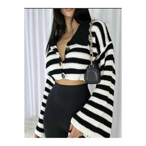 Cardigan alla moda di maglieria abbottonata a righe - Product Image 1