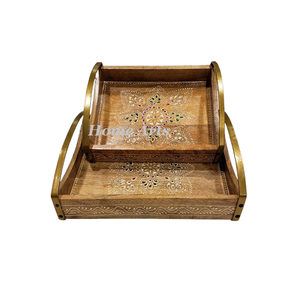 Deux plateaux de service de taille différente avec poignées en fer en forme de carré en bois Plateau de service à dessert en vrac - Product Image 2