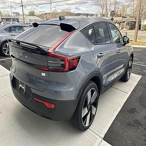 Volvo C40 Recharge Pure Electric Twin eAWD 2023, SUV/Crossover électrique à transmission intégrale, moteur électrique ultime, automatique - Product Image 1