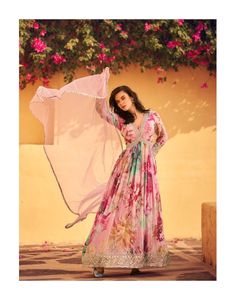 ชุด Rani Anarkali ที่สง่างามประดับด้วยลวดลายที่หรูหราสำหรับการเฉลิมฉลองทางวัฒนธรรมสำหรับการส่งออกขายในราคาประหยัด