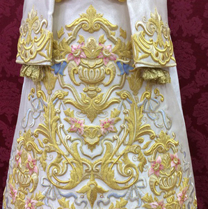Chasuble blanche moderne personnalisée avec broderie florale en fil doré, vêtement liturgique catholique, robe religieuse, robe de graduation, tailles XXXL à 5XL - Product Image 2
