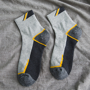 2026 <b>Men's</b> Solid Color Cotton TOWEL <b>Ankle</b> <b>Socks</b>, Casual Short Tube <b>Socks</b> with Non-Slip Heel Design Wholesale - Product Image 3