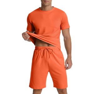 Ensemble t-shirt et short décontractés pour hommes pour le confort de la journée et le style estival décontracté avec tissu respirant pour une tenue de jour à la mode - Product Image 4