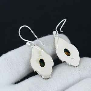 ต่างหูเงินแท้ 925 ประดับด้วยหอยมุก ทองแดง และพลอยสีฟ้ารูปไข่ งานแฮนด์เมด สไตล์โบฮีเมียน ของขวัญสำหรับผู้หญิง - Product Image 5